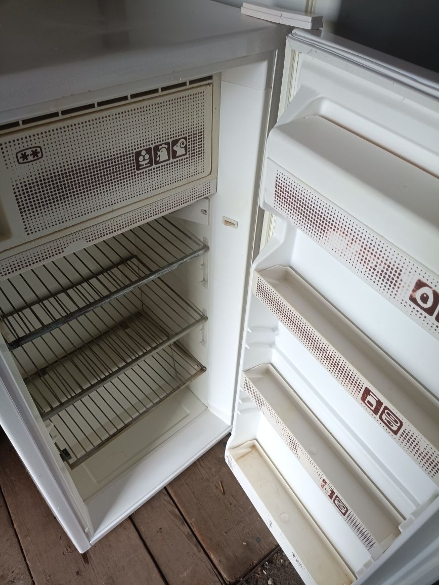 Холодильник продам однокамерный  Днепр  2м