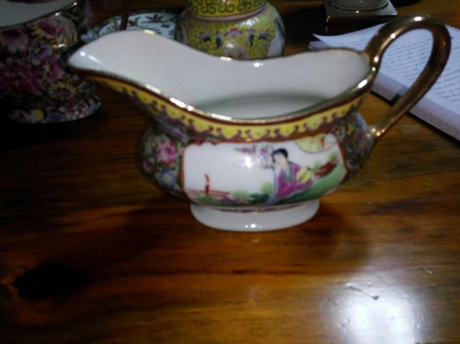 Peça em porcelana