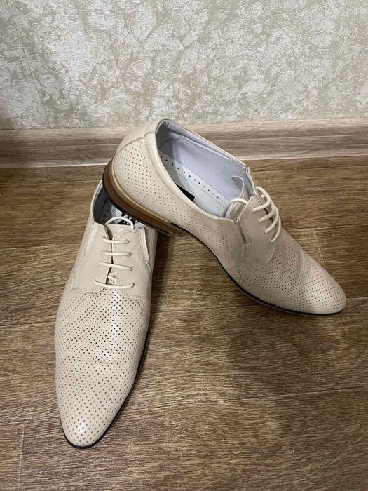 Продаю туфлі для чоловіків розміром 43 фірми Vitto Rossi ,