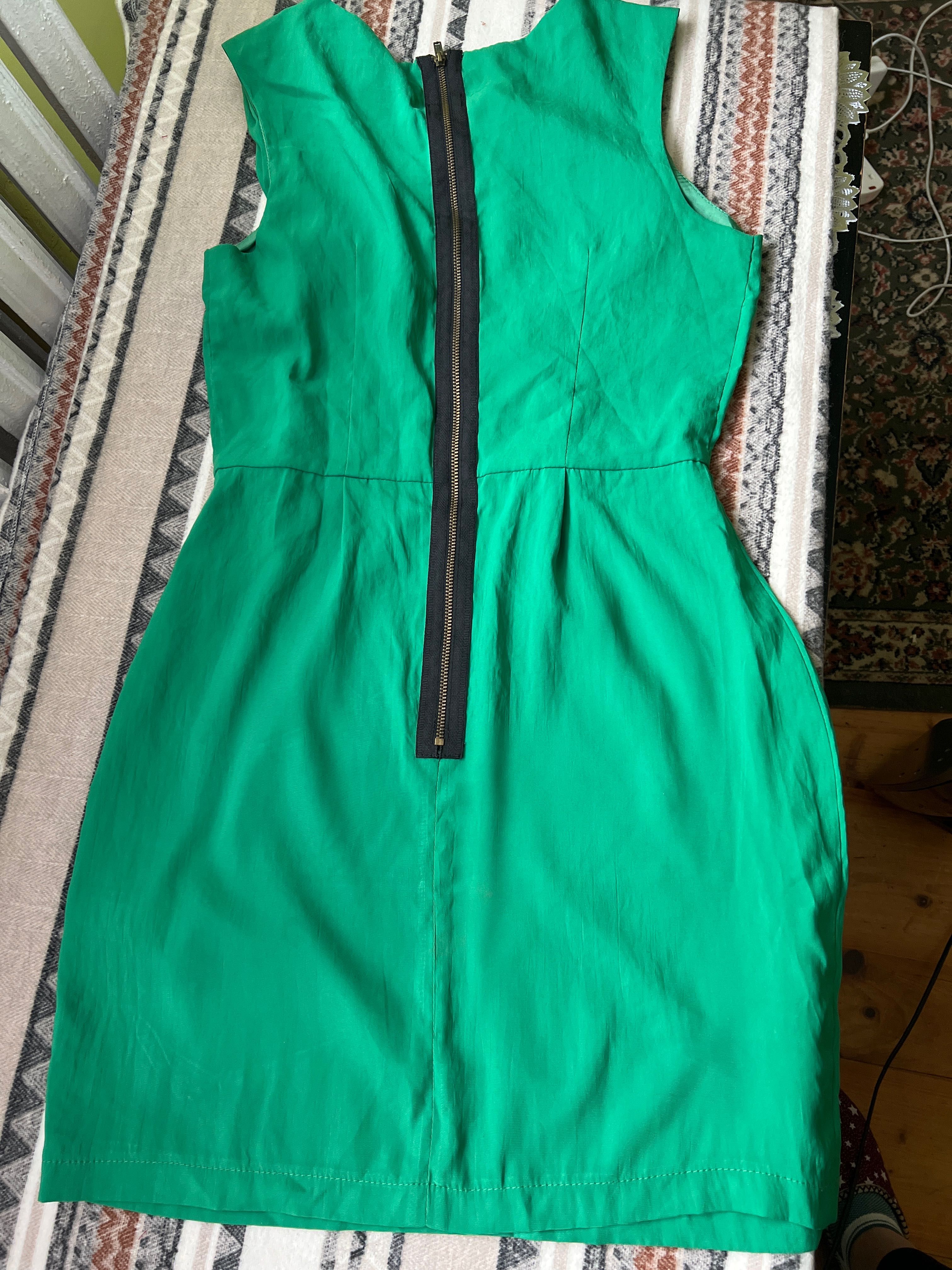 Sprzedam sukienke zielona Topshop rozm 36