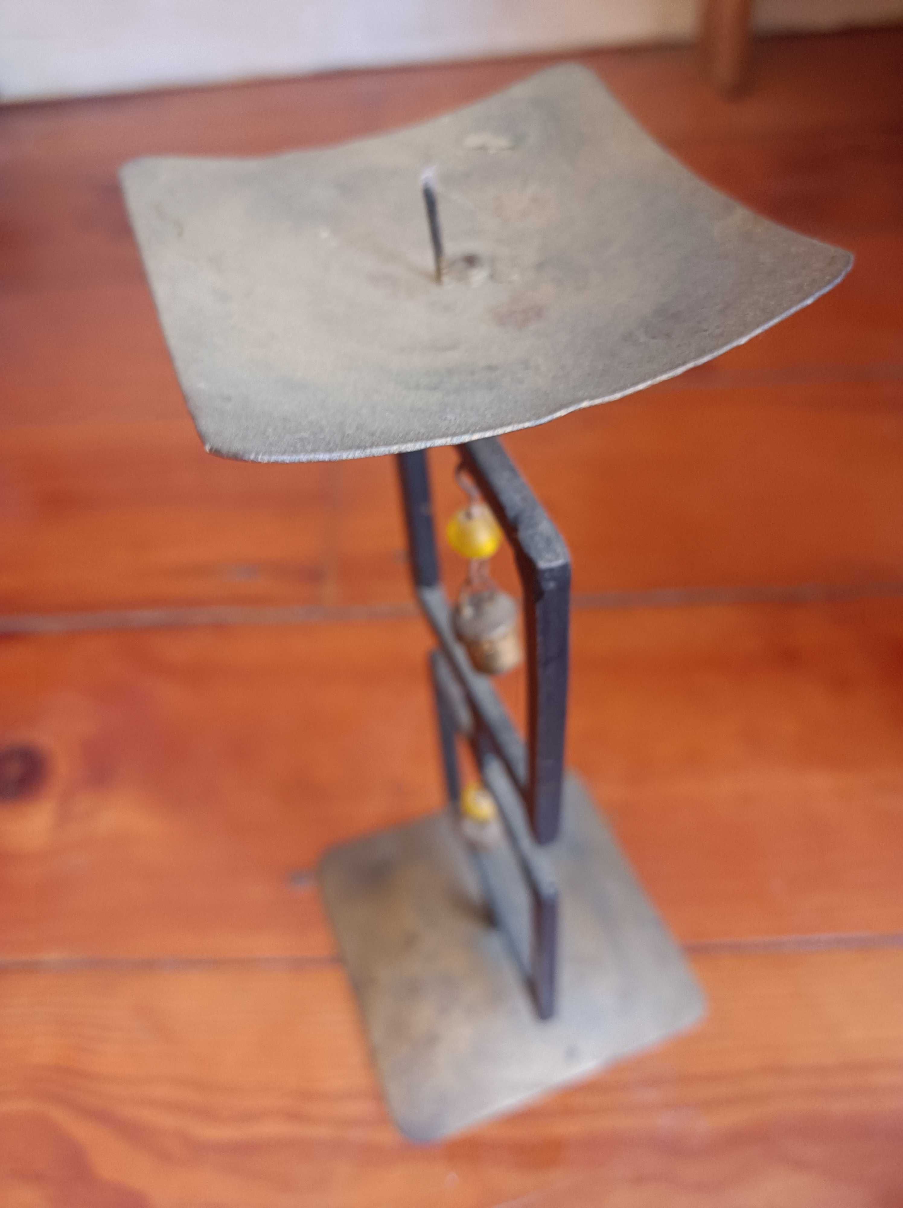 Candelabro de metal
