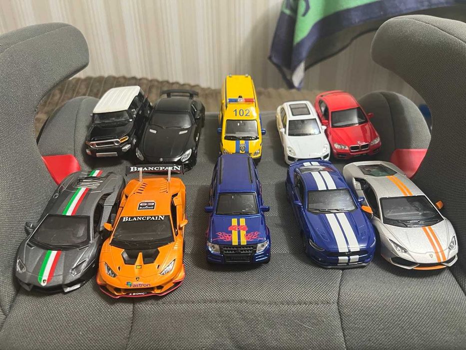 Машинки колекційні, іграшкии, машинки