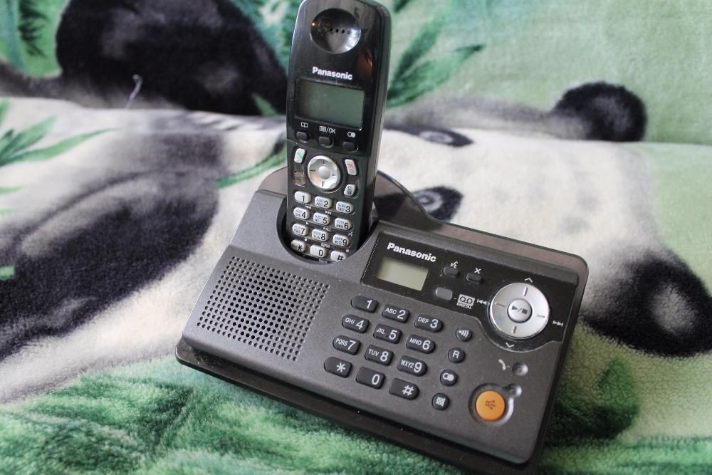 Цифровой беспроводной телефон с автоответчиком Panasonic KX-TCD246UA