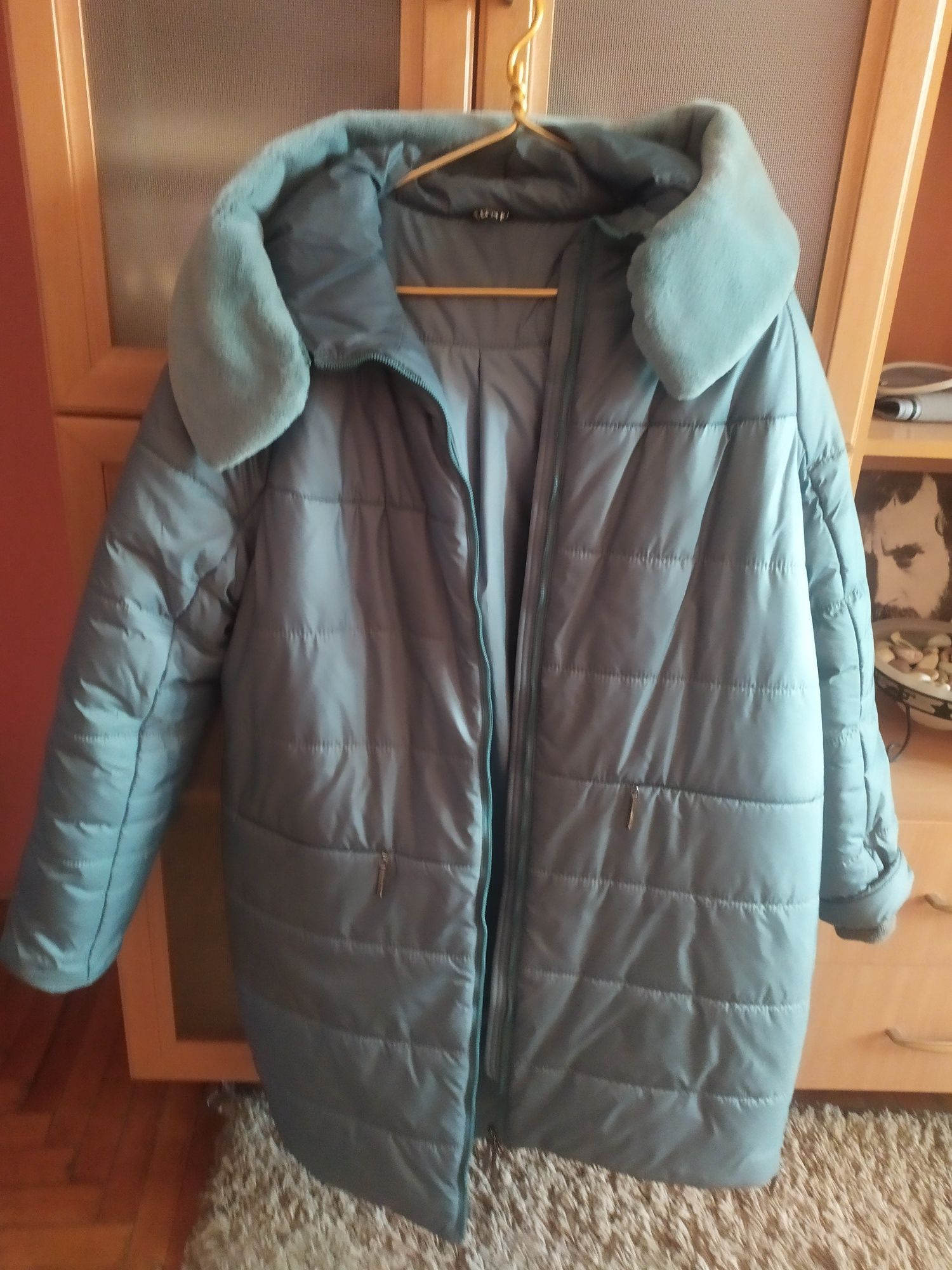 Продам женское пальто 56 размер