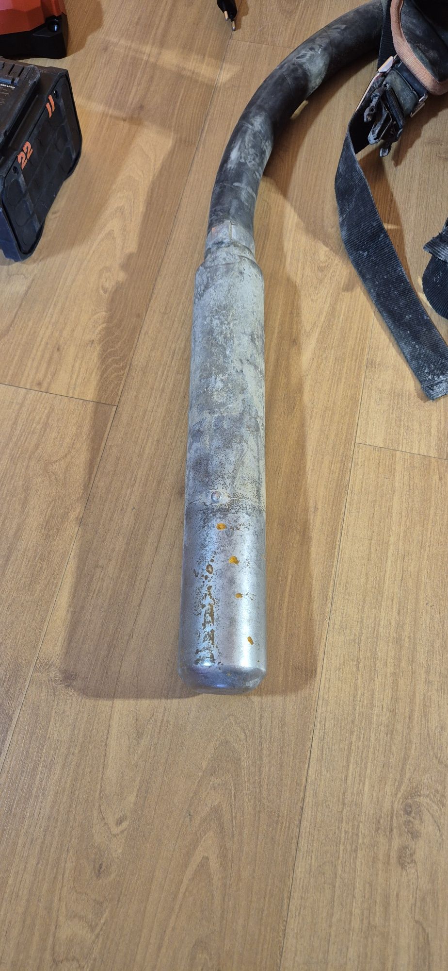 Hilti NCV 10-22 NURON akumulatorowy plecakowy wibrator do betonu