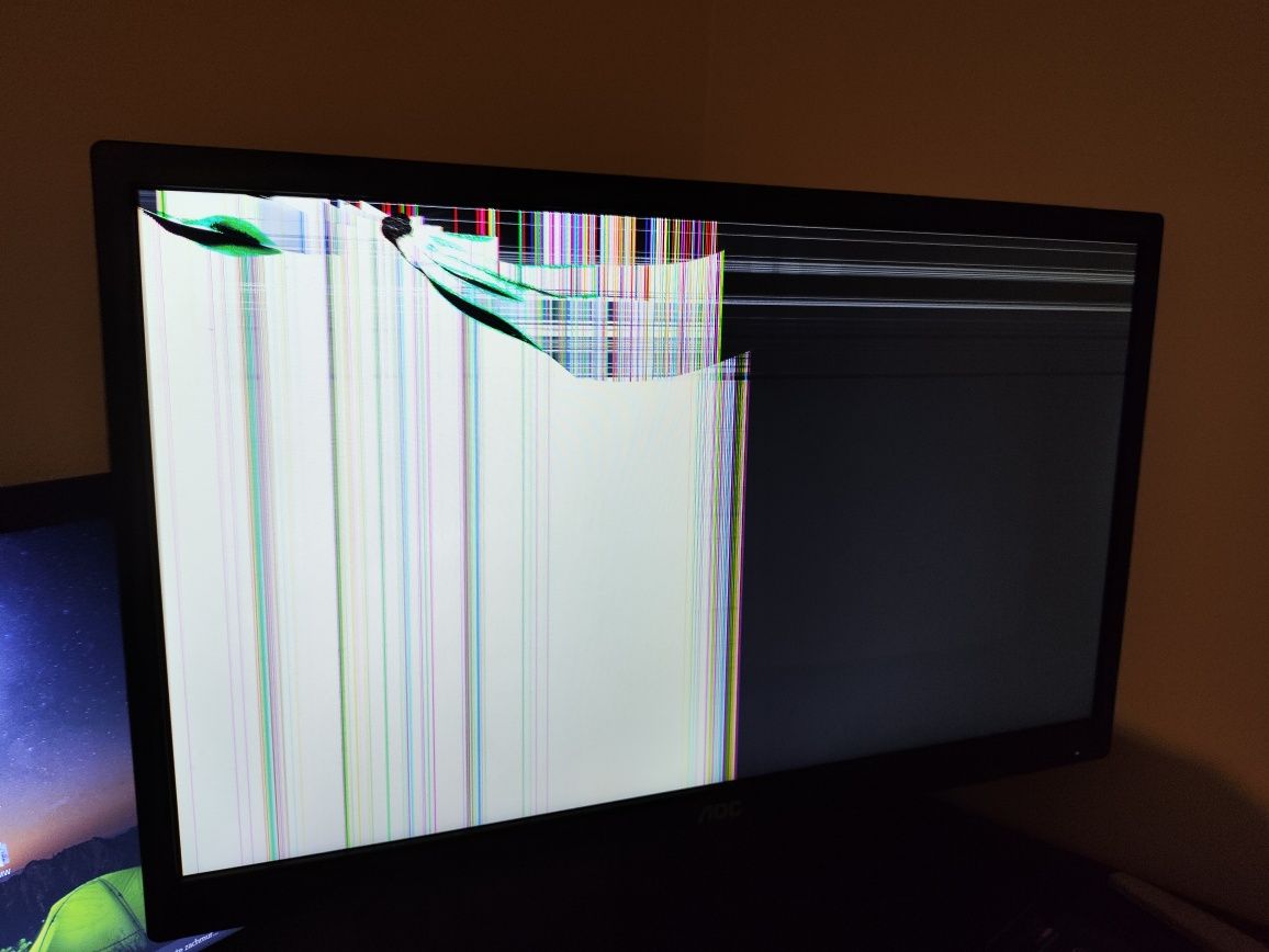 Monitor uszkodzony 22 cale
