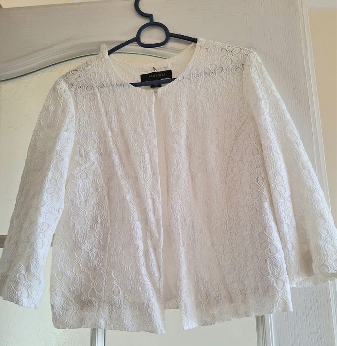 Koronkowy żakiet na podszewce