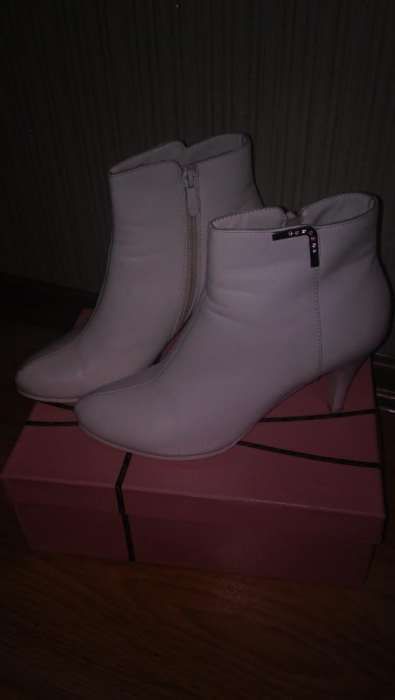 Ботинки білі демісезонні 39 розмір
