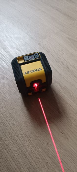 Nível linhas cruzadas vermelhas Stanley