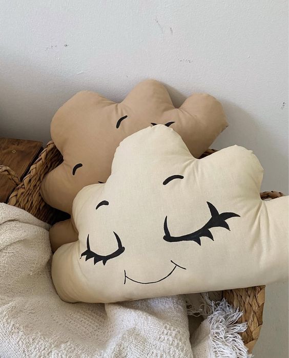 Декоратична подушка - хмаринка