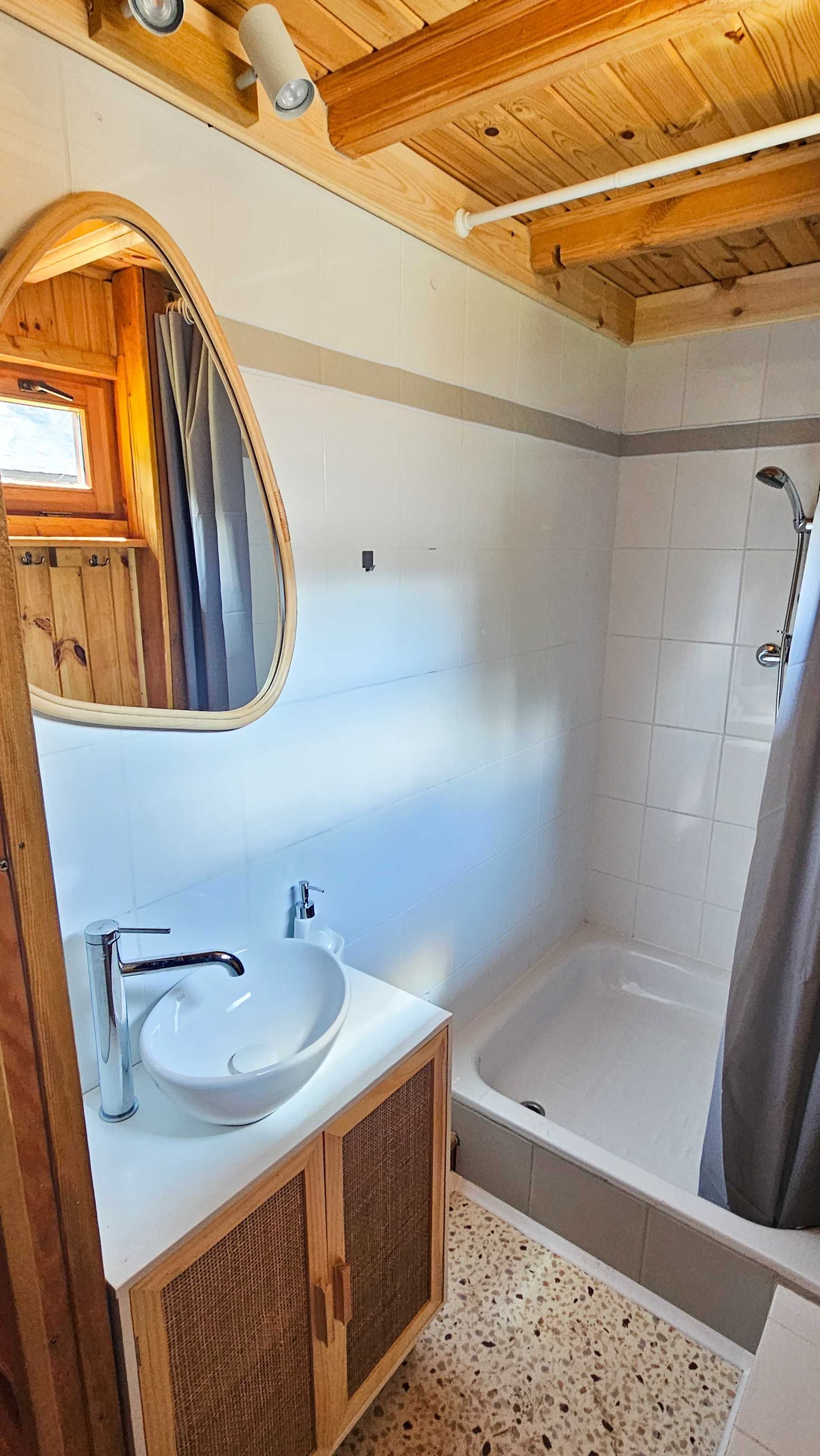 Domek nad jeziorem w lesie Starnin jacuzzi 7 min od HOSSOLANDU