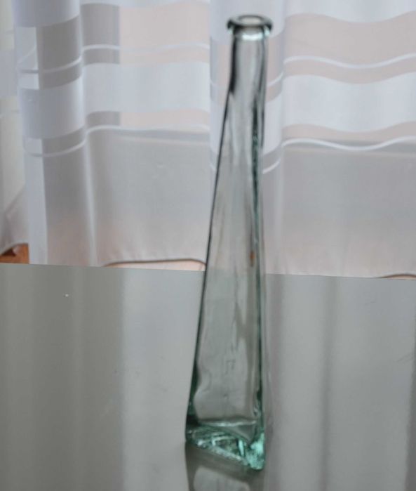 Szklana trojkątna butelka, flakon - 200 ml