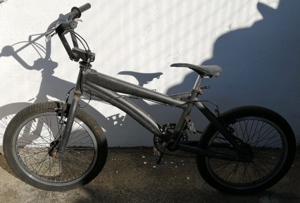 bicicleta de manobras , roda 20 bom estado