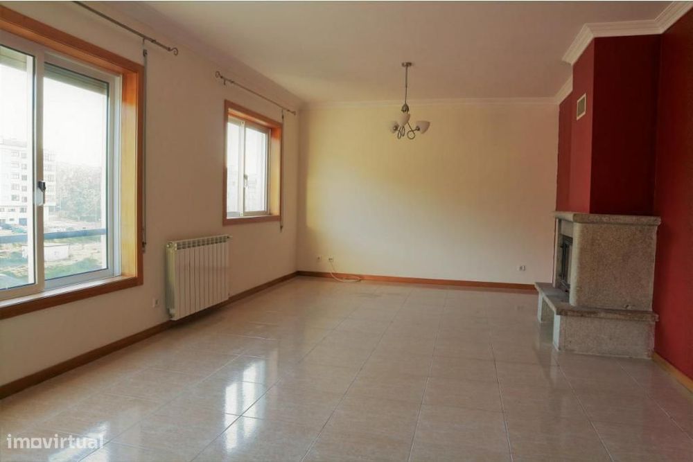 Apartamento T3 Equipado e com Garagem