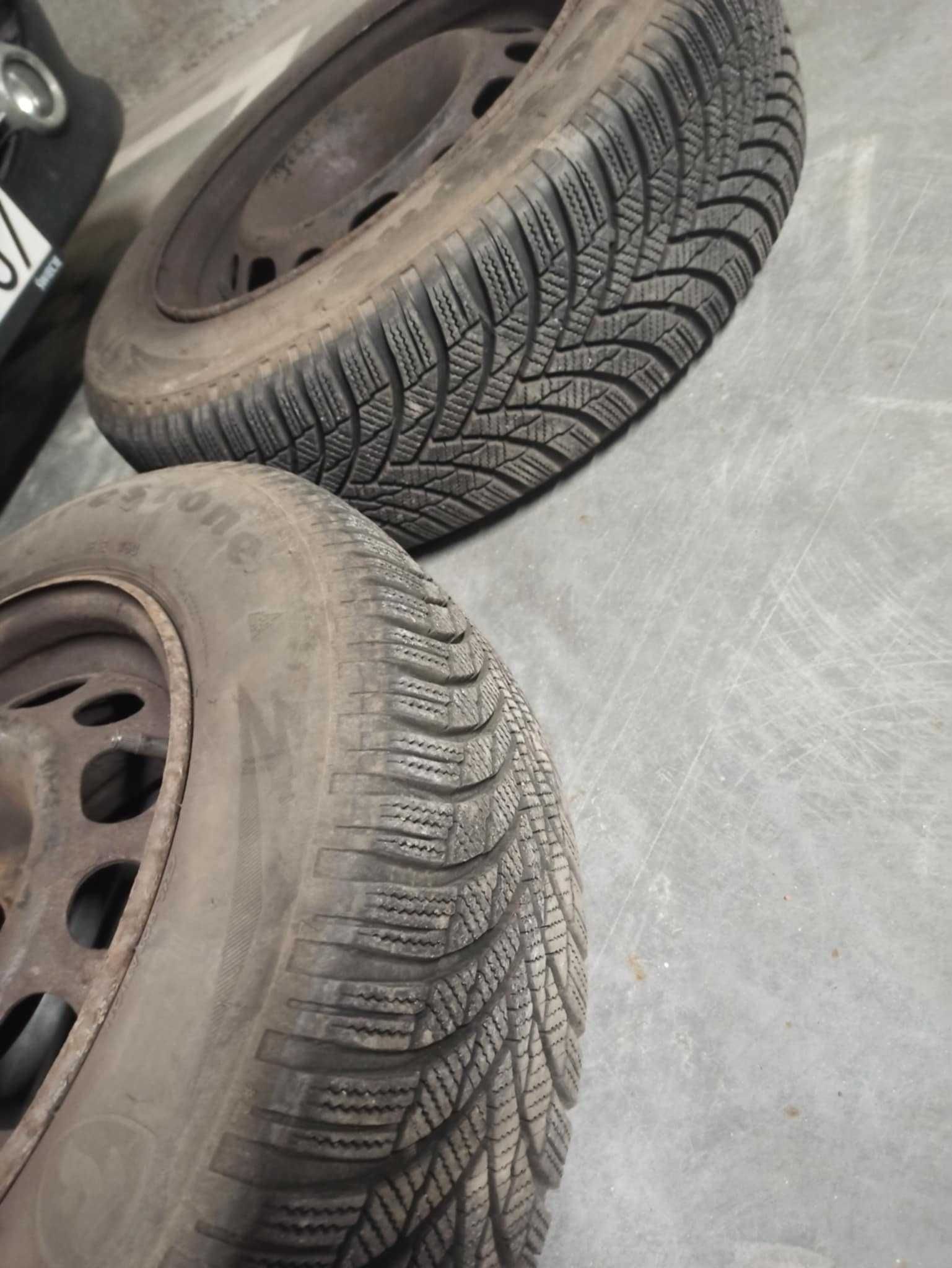 Felgi stalowe 15" 4x108 z oponami zimowymi + kołpaki