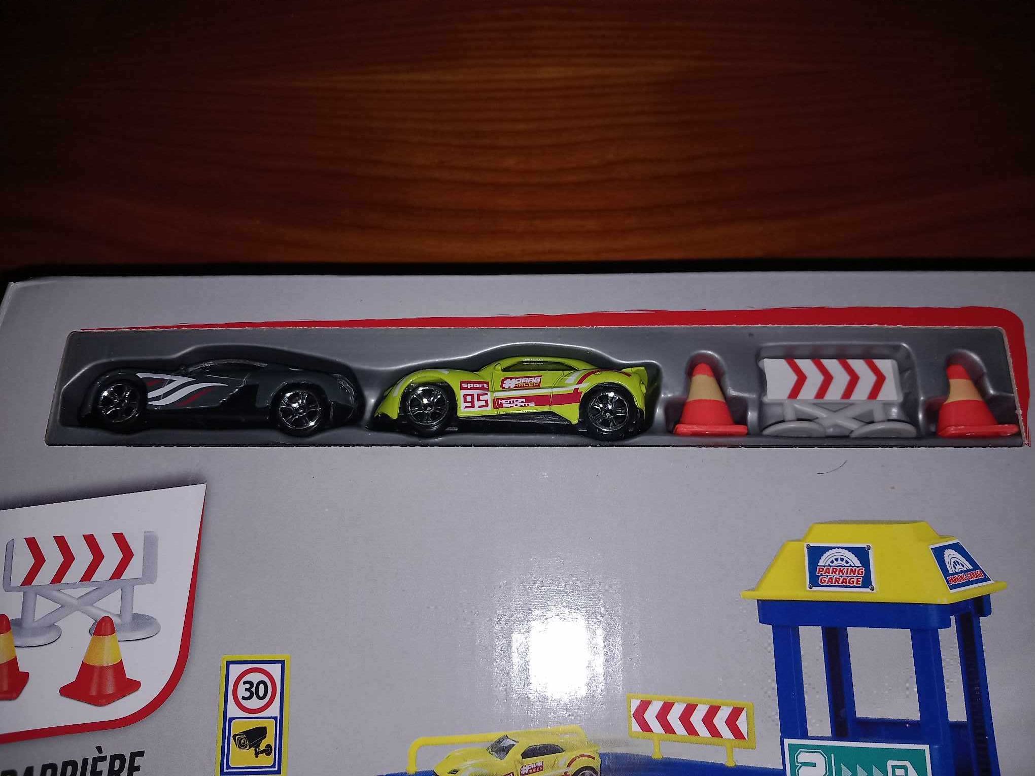 Garagem RC c ascensor Kidway+2 níveis c 2 carrinhos NOVO c 20% descont