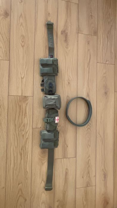 pas taktyczny z zawieszeniem