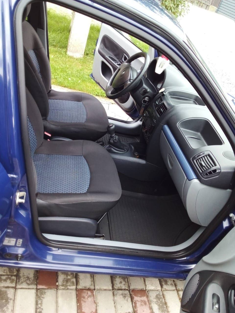 Renault clio машина