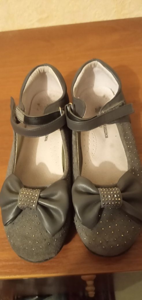 Святкові туфлики для дівчинки