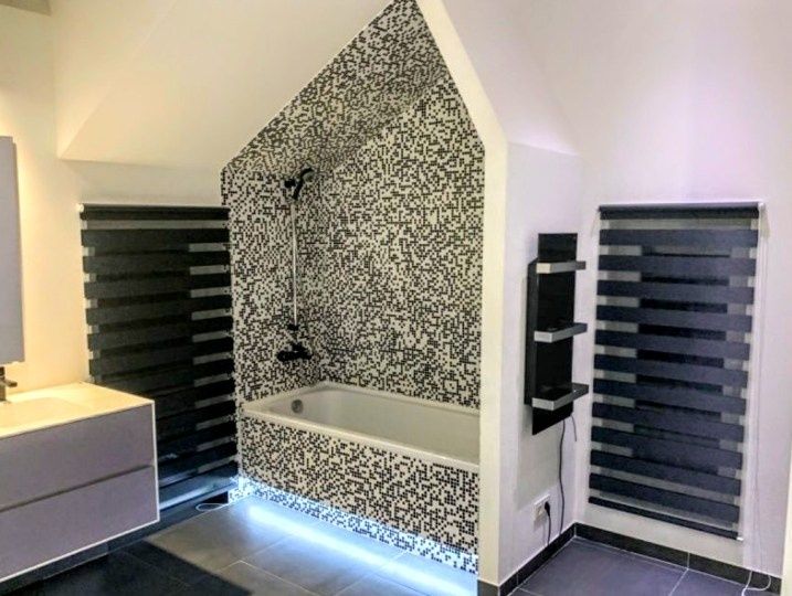 #230 А Двоповерховий будинок біля лісу подобово