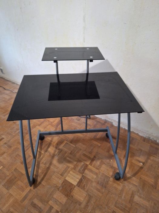 Biurko komputerowe szklane