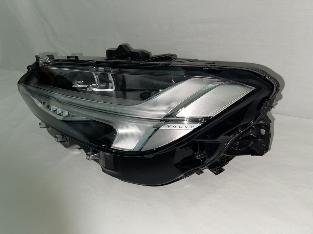 Lampa Lewa Przód VOLVO V90 S90 17-21r.