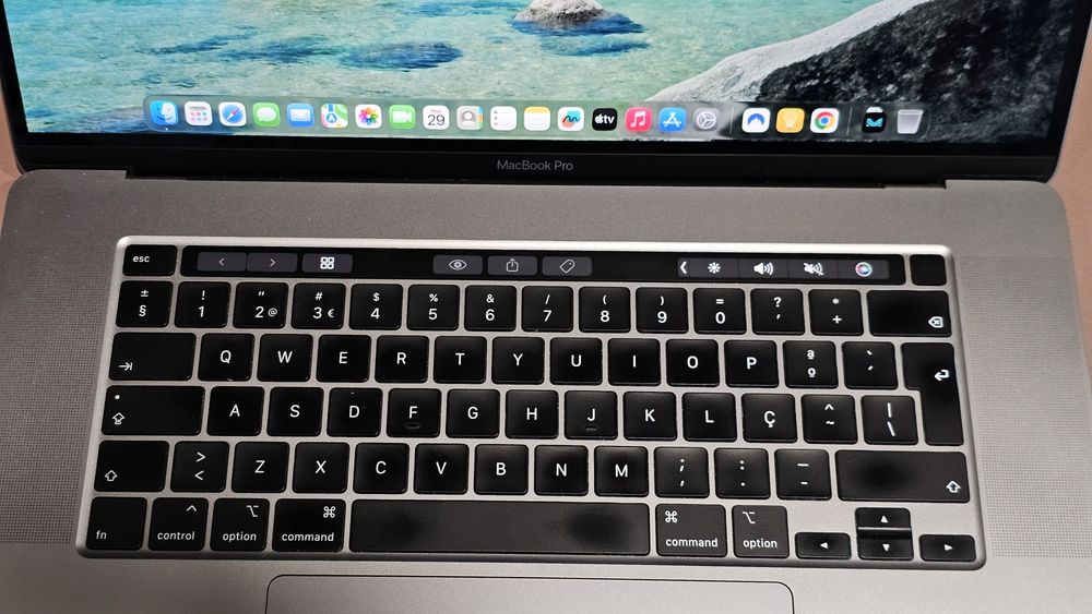 MacBook Pro 16" i7 | 16GB RAM | 512GB SSD | Retina