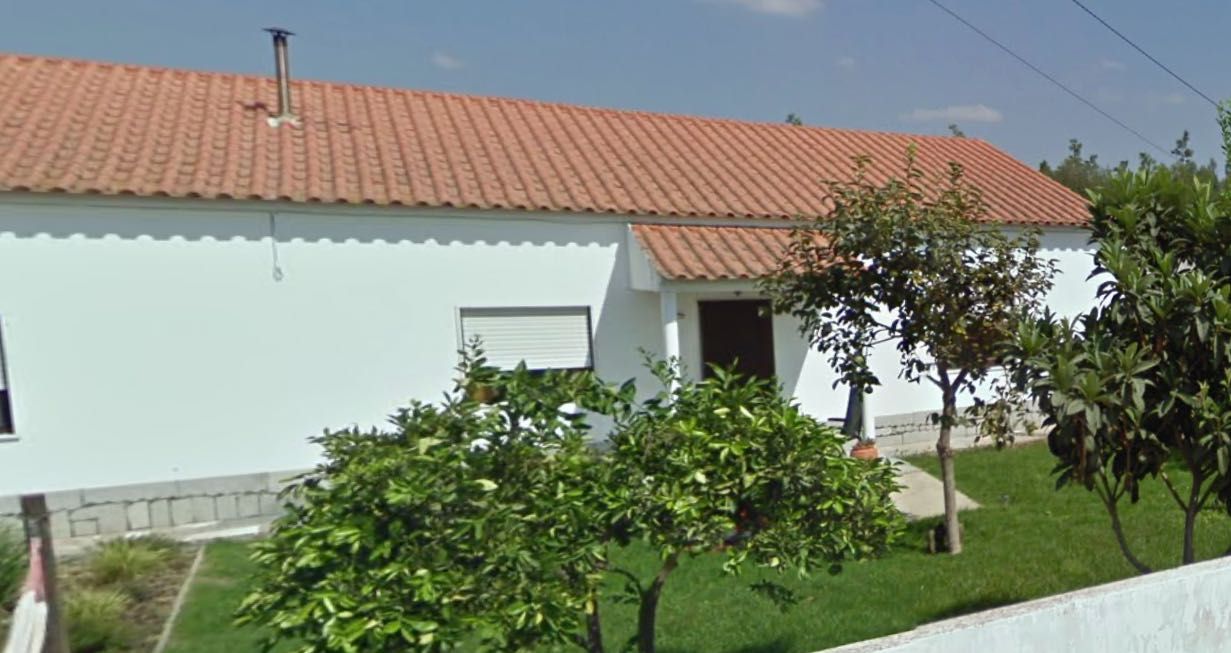 Moradia (Área B 356m2 e Terreno 852m2) a 200m da Estação CP de Pegões