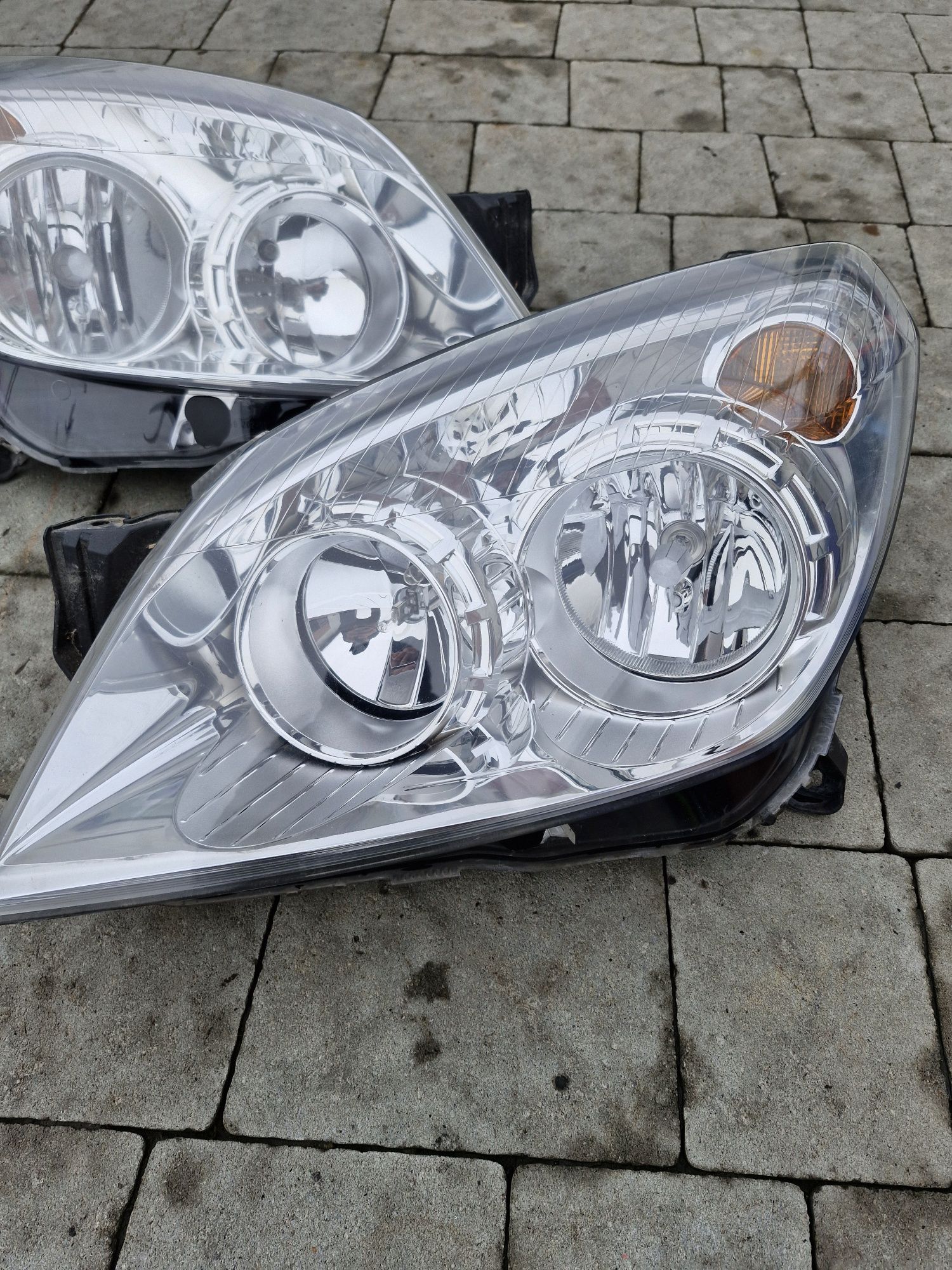 Фара ліва права фари Opel Astra H 2004-2012 БІЛІ