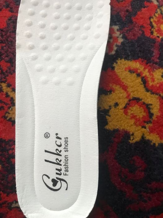 Кросівки 39 розмір, нові, фірми Gukkcr