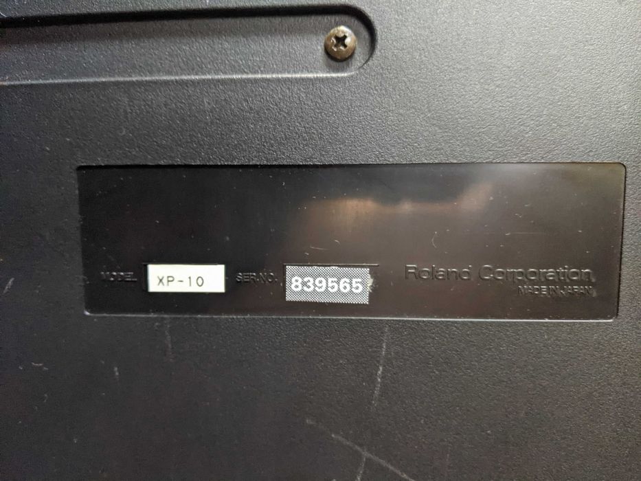 Продається професійний синтезатор Roland XP10.