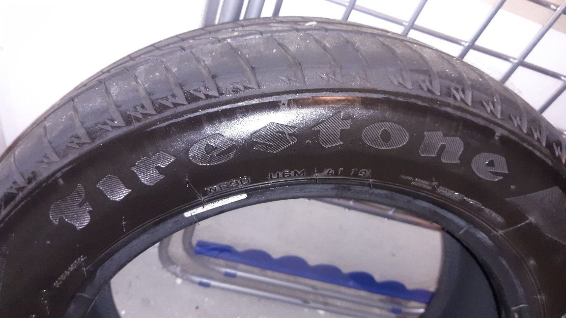 Um Pneu Firestone 185/60 R15