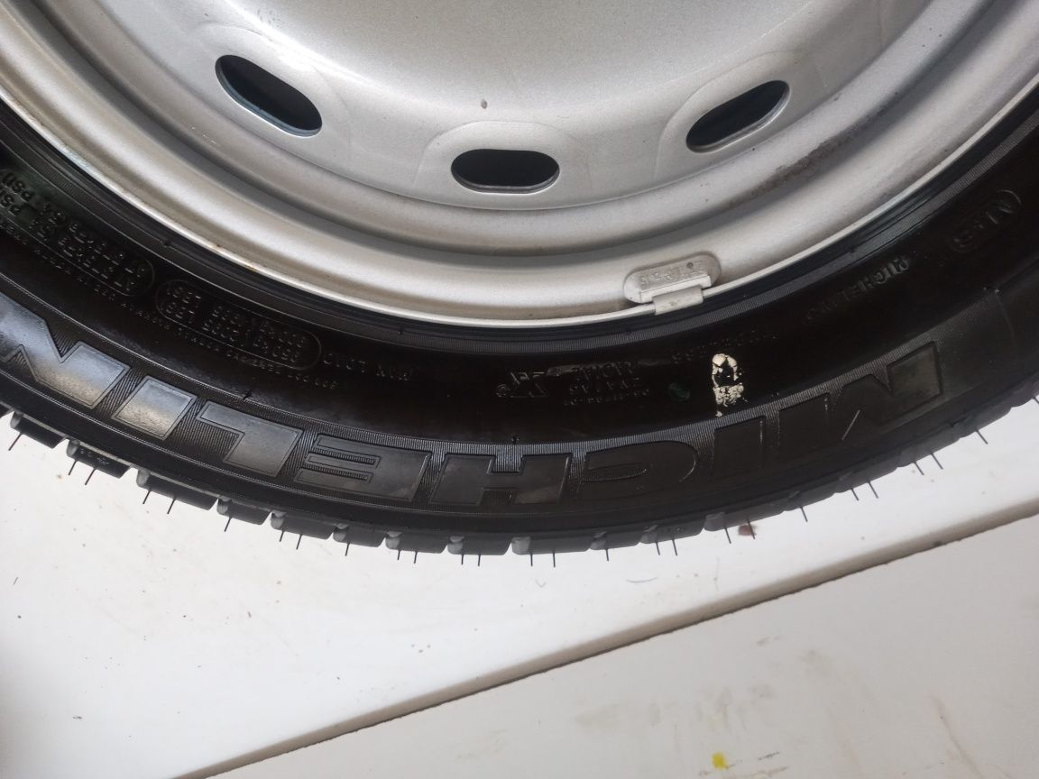 Koło zapasowe opona aTrafic Vivaro Talento 215/65R16c Michelin Agilis