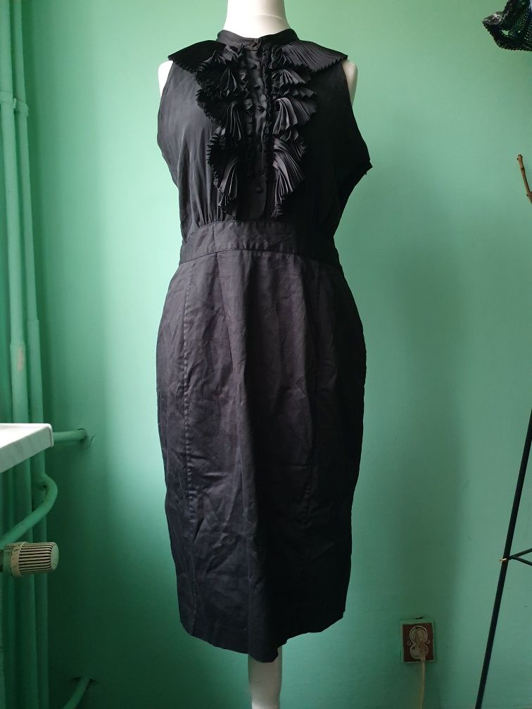 Gotycka sukienka jedwabna z żabotem corpgoth elegant