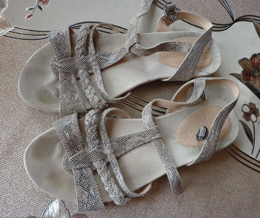 Босоножки натуральная кожа 39 р .