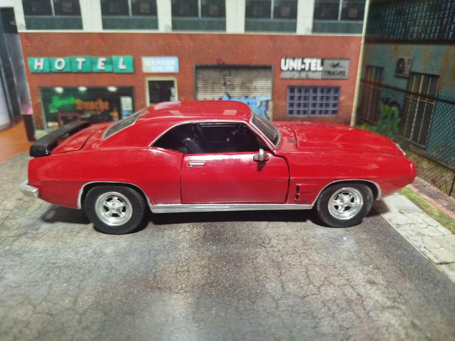 Pontiac Firebird 1969 Coupe Maisto 1:24