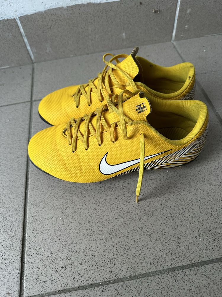 Buty Korki piłkarskie Nike Neymar EU 35 cm 22 us 3Y