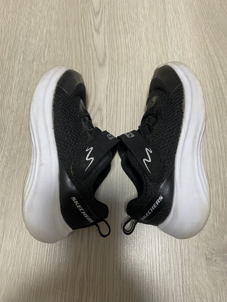 Кросівки Skechers  чорні 25 р. 16 см