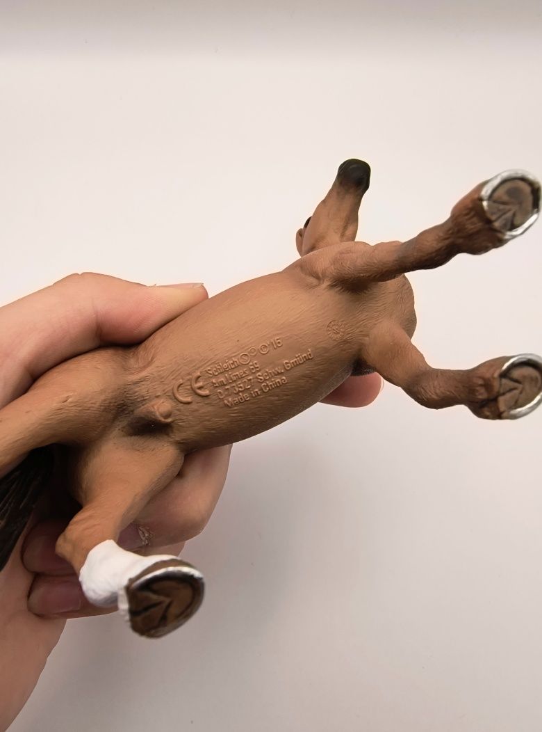 Figurki koni Schleich wałach i źrebak hanover