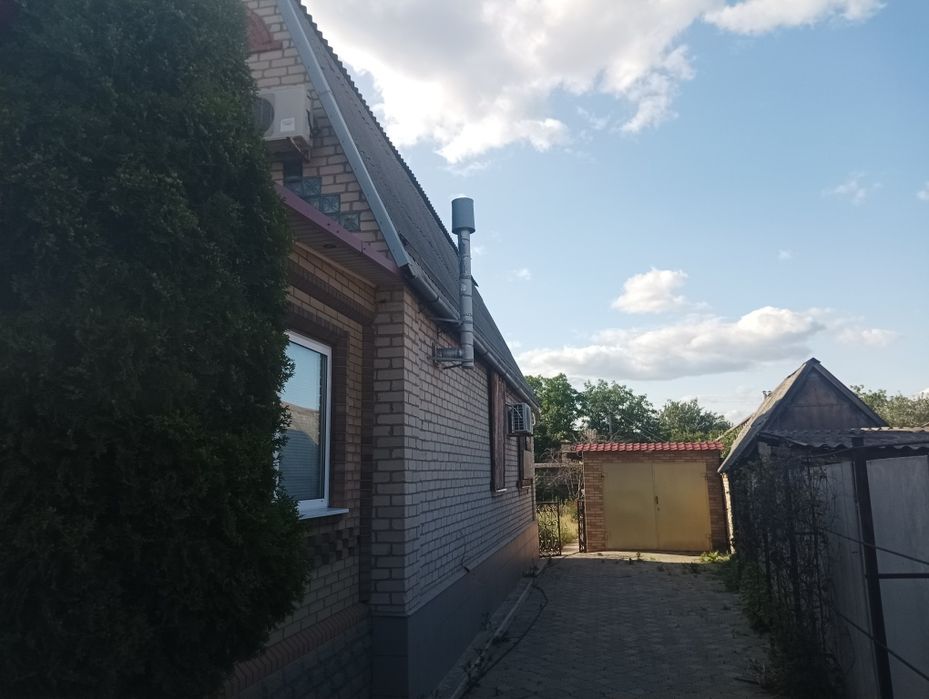 Продам два дома на участке