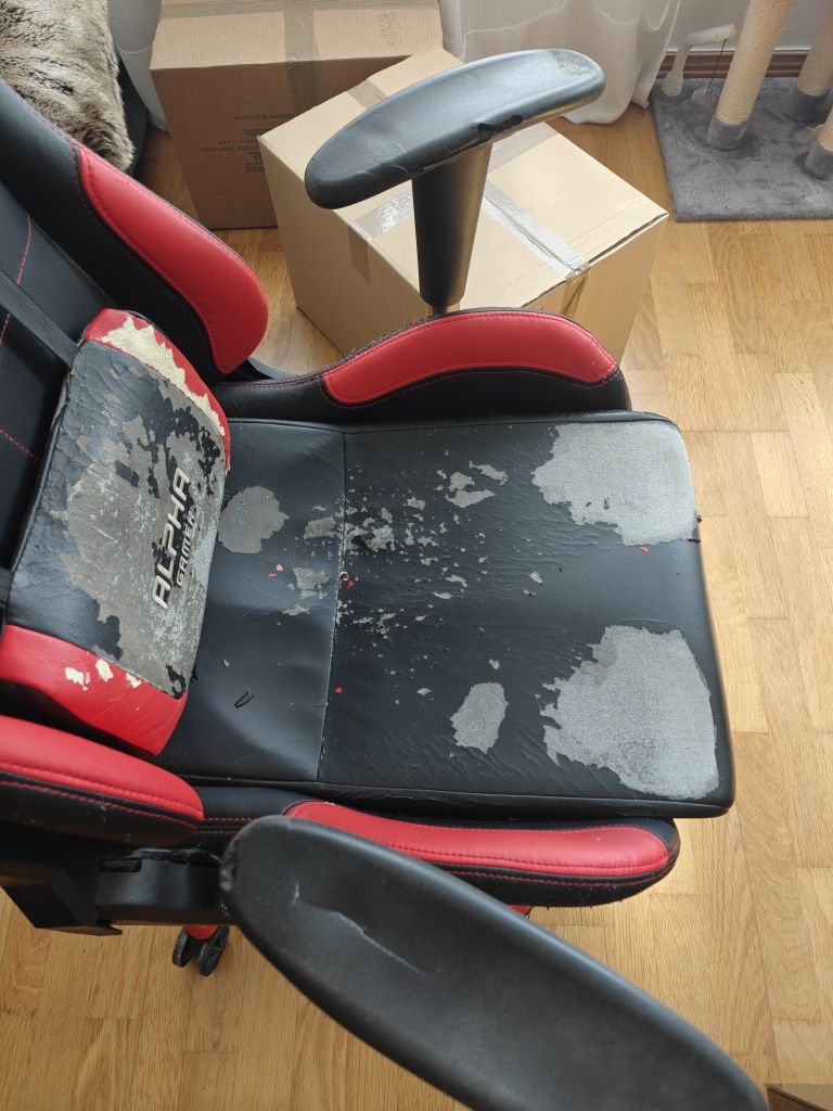 Cadeira alpha gamer usada e com danos