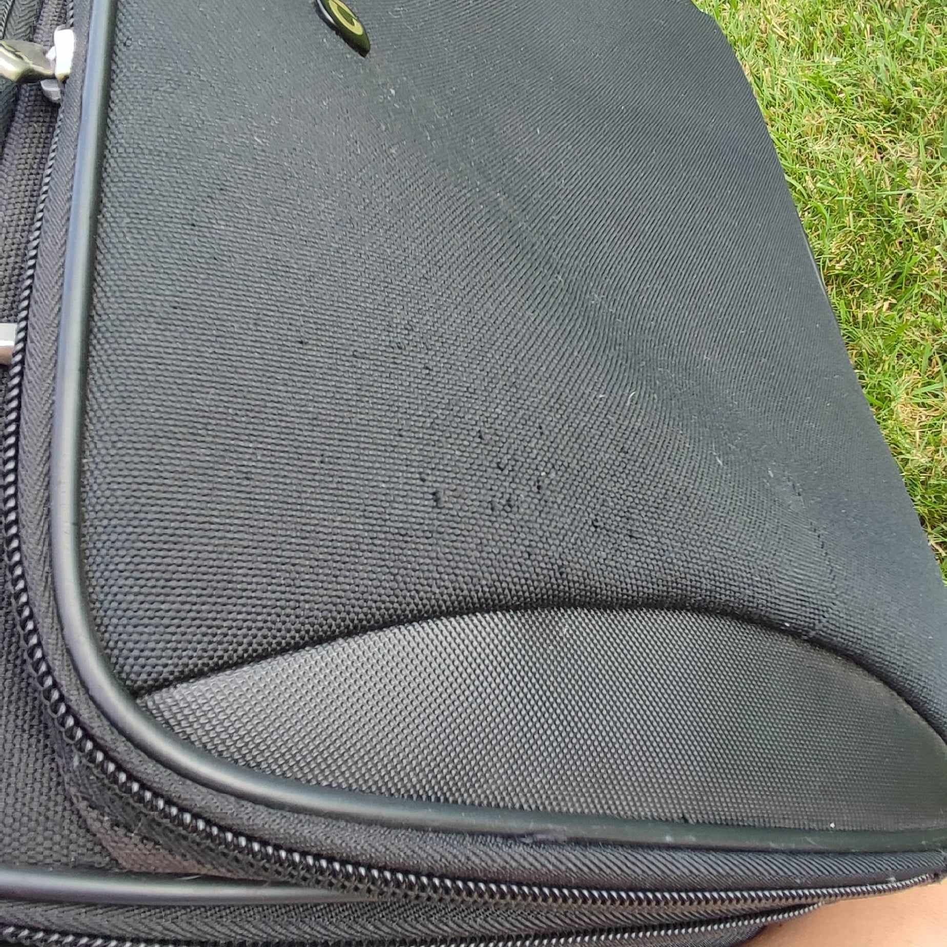 Torba biznesowa na laptopa na kółkach 4 komory czarna podręczny bagaż