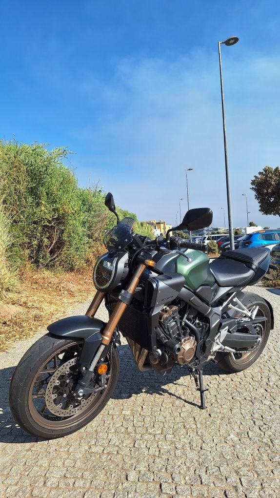 Honda CB650R 2024 (sem E-Clutch)