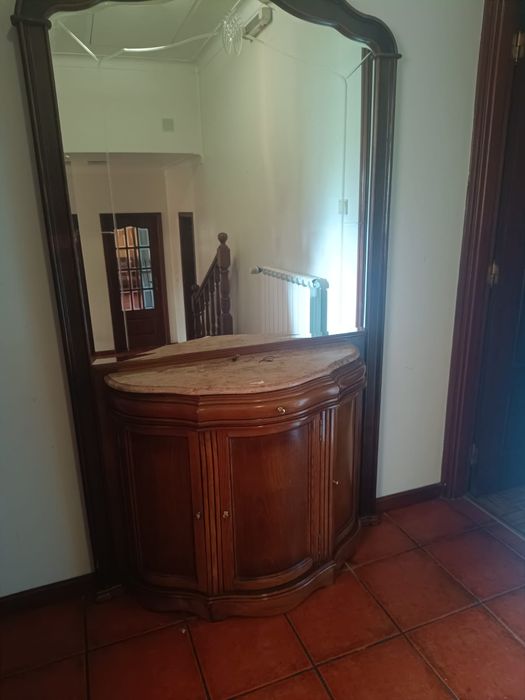 Móvel/aparador com espelho