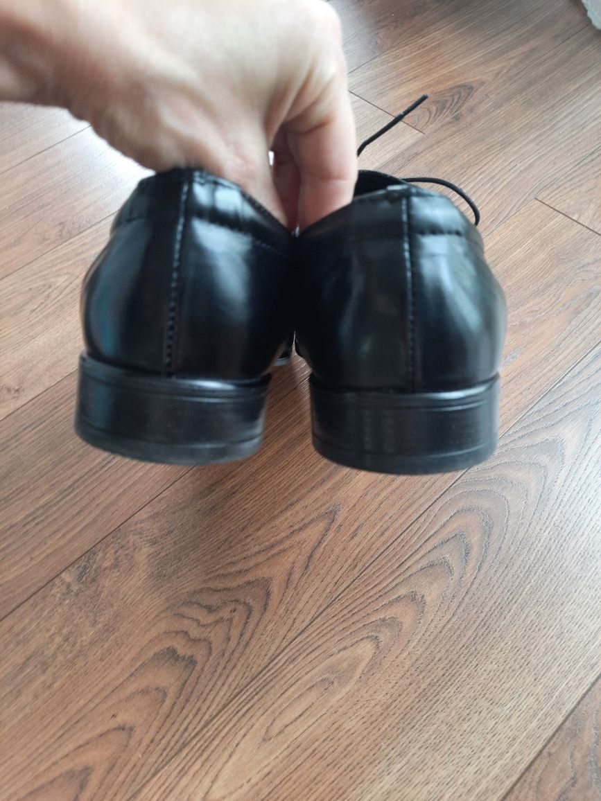Buty męskie -- skóra -- r.40 - 150zł