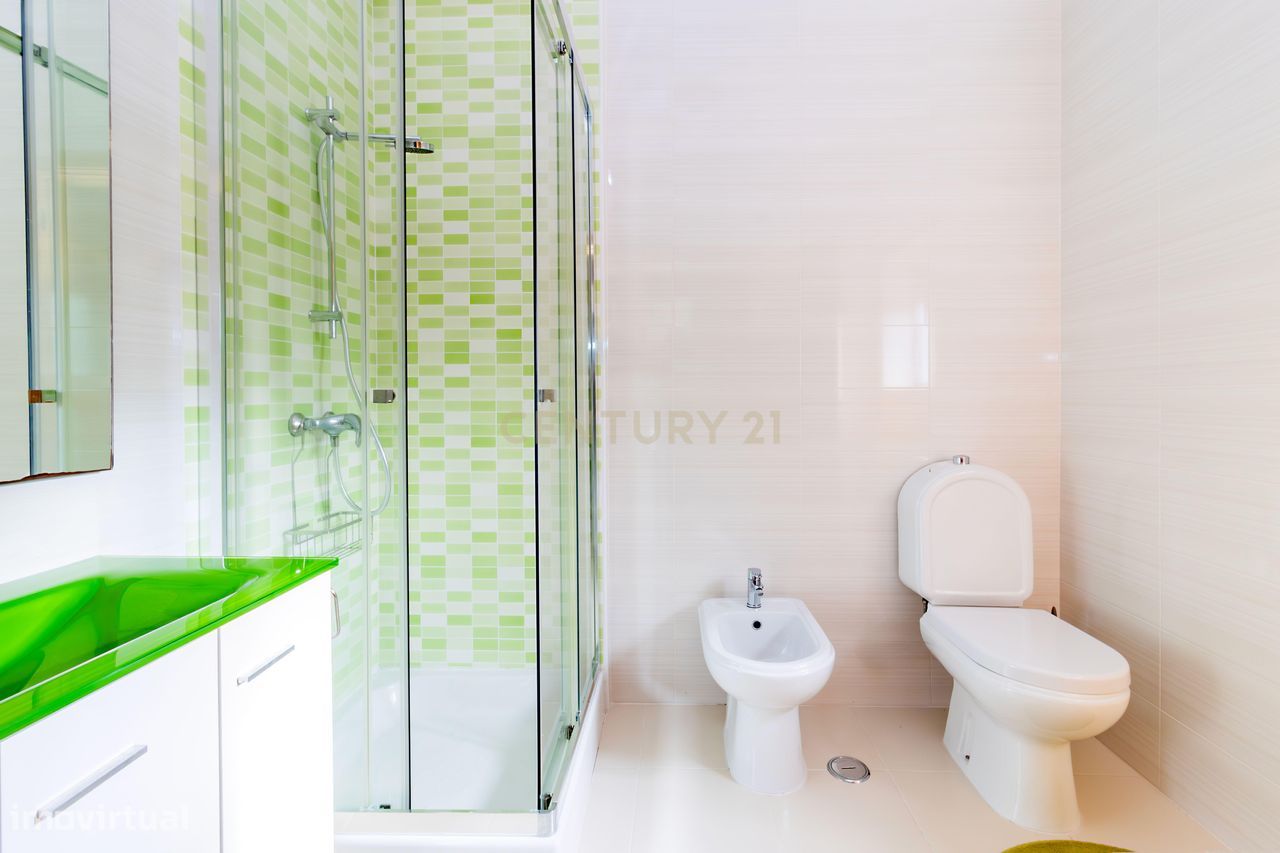 Moradia T4 com Piscina Privativa na Marinha Grande