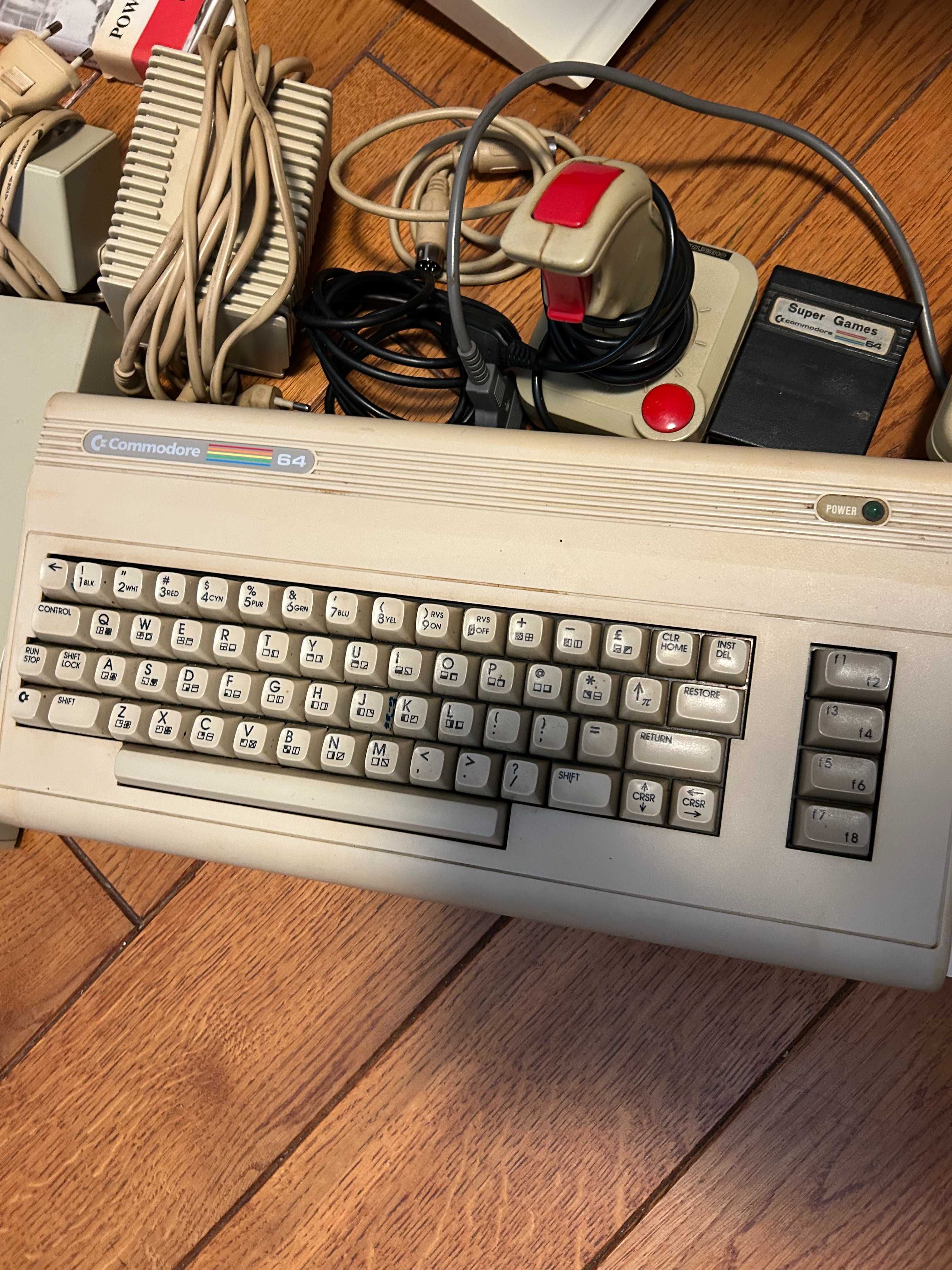 Commodore C64 stacja dysków joystick, 40 płyt z grami