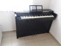 Pianino klasyczne,  małe. Standardowe,  prawdziwe, nieelektryczne.