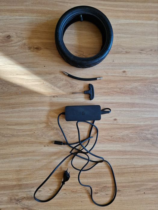 Zarezerwowane Akcesoria Xiaomi Zasilacz,klucz,przewód, opon