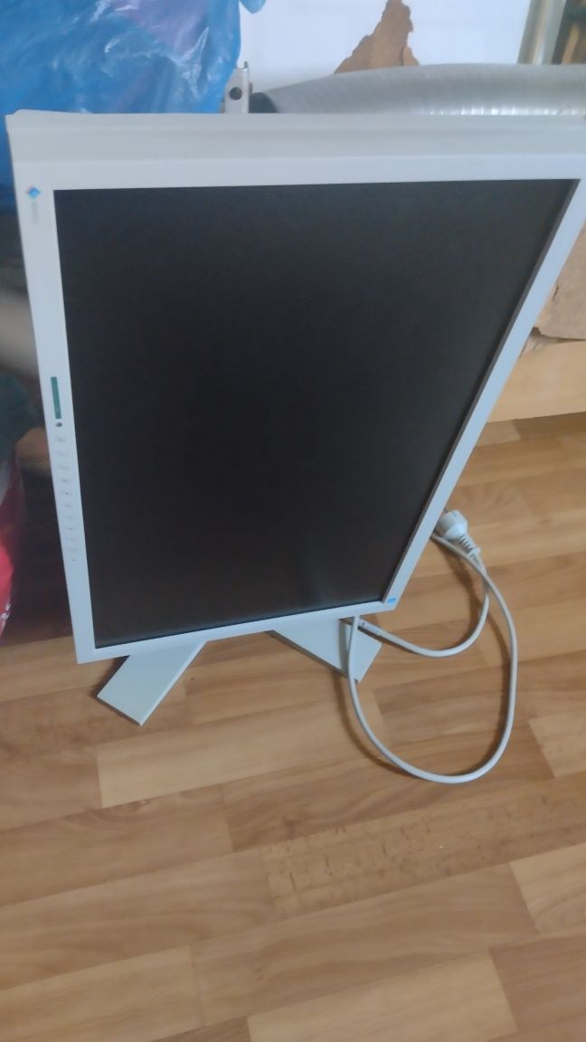Монитор Eizo со встроенными динамиками